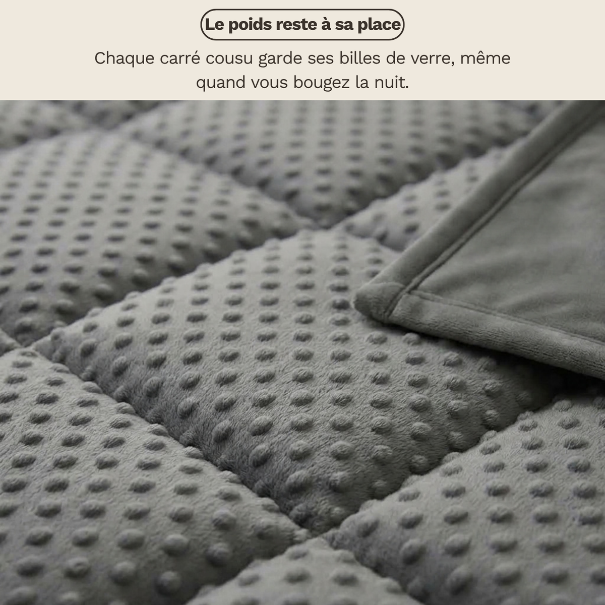 Macro des carrés cousus et de la face lisse de la couverture lestée réversible